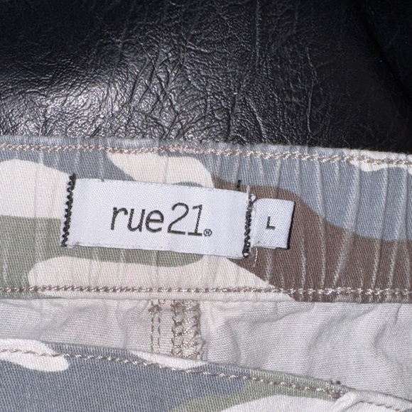 Rue21 Camouflage Print Pants, size L, EUC - Picture 2 of 8